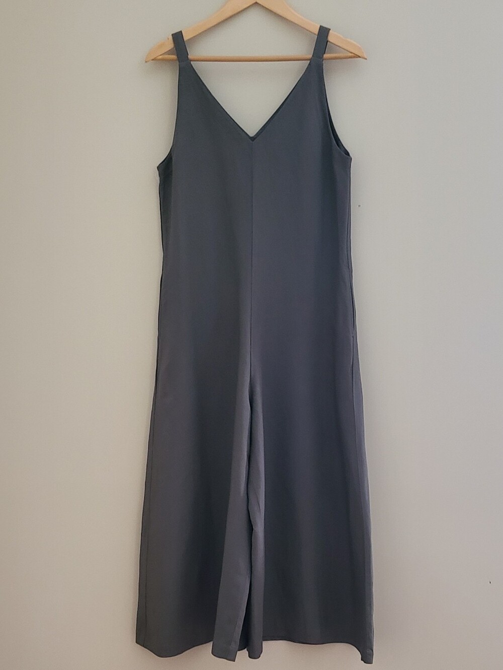 New Uniqlo Khaki Linen Blend Jumpsuit Size S V-Neck Wide Leg Pockets